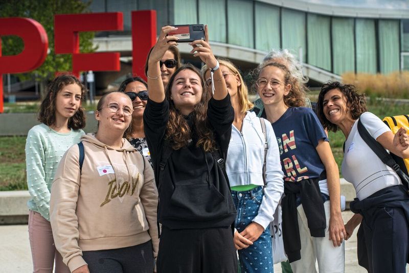 Die aus allen Landesteilen stammenden 120 Mentees trafen sich zum allerersten Mal  untereinander und mit ihren Mentorinnen.  (Bild: SATW)