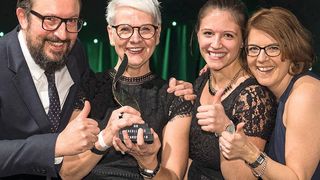 And the winner is .... (v. l.) Gerald Neu (Snoopmedia), Birgit Behrens (ZDK), Nora El Makrini (Snoopmedia), Claudia Kefferpütz (ZDK).  (Bild: Promotor)