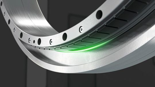 Franke-Drehverbindungen mit Segmentmotor sind ideale Antriebe für Bearbeitungsmaschinen aller Art, Gepäckscanner und natürlich auch Computertompgraphen.(Bild:  Franke)