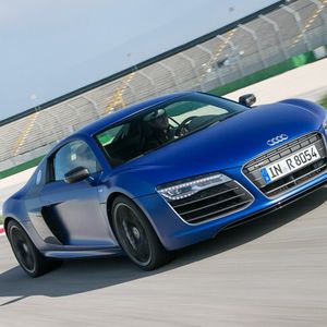 Die meisten der gut 2.500 Befragten haben den Audi R8 als das Fahrzeug auserkoren, das sie unbedingt einmal fahren möchten.