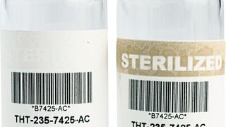 Die neue B-7425-AC-Etiketten zeigen an, ob der Probenbehälter sterilisiert ist. (Brady)