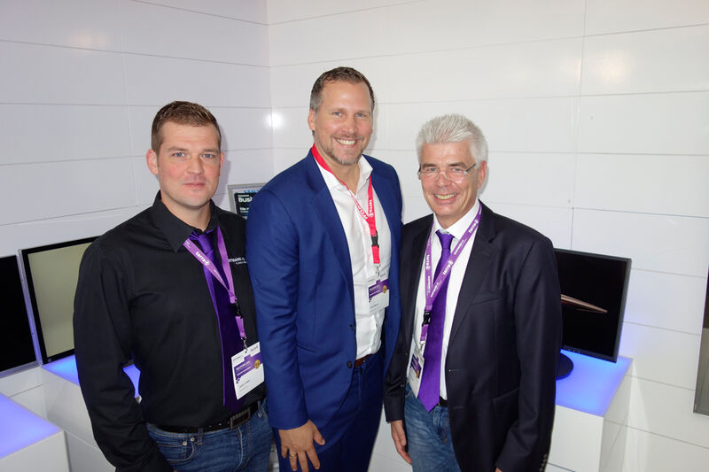 (l.) Andre Kröger und Uwe Horstmann, Wortmann, mit Oliver Rösgen, Samsung. (Bild: IT-BUSINESS)
