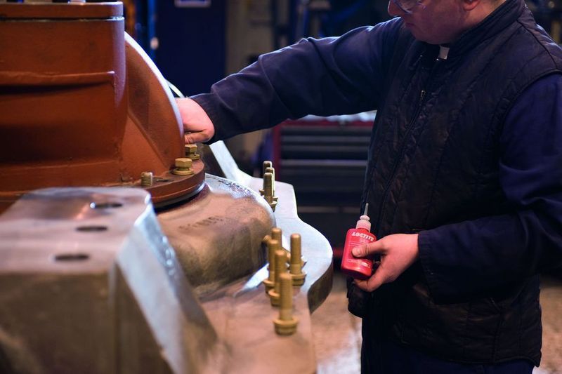 22 Bolzen, gesichert mit Loctite 648, befestigen das Differential an der Hinterachse. Bild: Henkel (Archiv: Vogel Business Media)