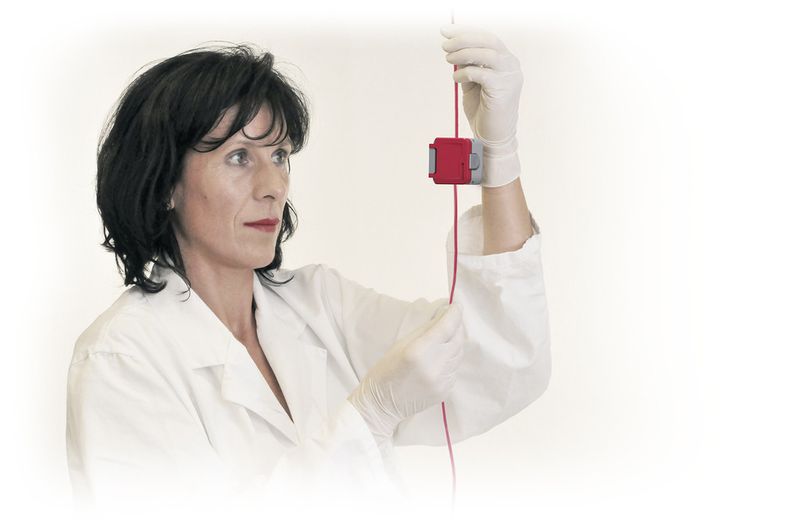 In der Medizintechnik sorgen Sensoren zur Messung des Durchflusses für eine korrekte Dosierung und Fließgeschwindigkeit. (Sonotec)