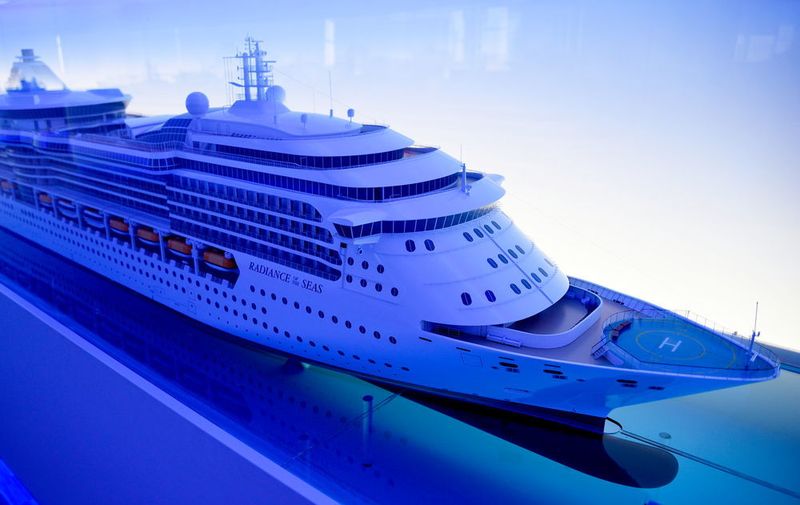 Die „Radiance of the Sea“ baute die Meyer Werft 2001 für die Reederei Royal Caribbean. Das fast 300 m lange und 32 m breite Kreuzfahrtschiff nimmt 2143 Passagiere auf. (Stefanie Michel)