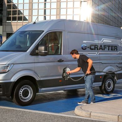 The battery manufacturer CATL has announced a cell that can charge so quickly that the driver can remain standing next to the van after plugging in the cable. (Image:Volkswagen Commercial Vehicles)