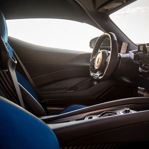 Man sitzt bequem im Battista und er bietet auch ein bisschen mehr Platz als der Bugatti.(Bild:  James Lipman/Pininfarina)