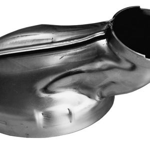 Das Bauteil einer PKW-Abgasanlage wird später in einem Porsche verbaut.(Bild:  Fütterer/Stampack)