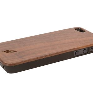 Hier ein Walnuss-Holz-Cover von Rocketcases.