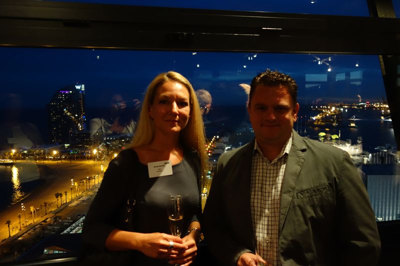 Marija Gieraths, H&G und Markus Auflitsch, Tesedi genießen die tolle Aussicht auf Barcelona. (Bild: IT-BUSINESS)