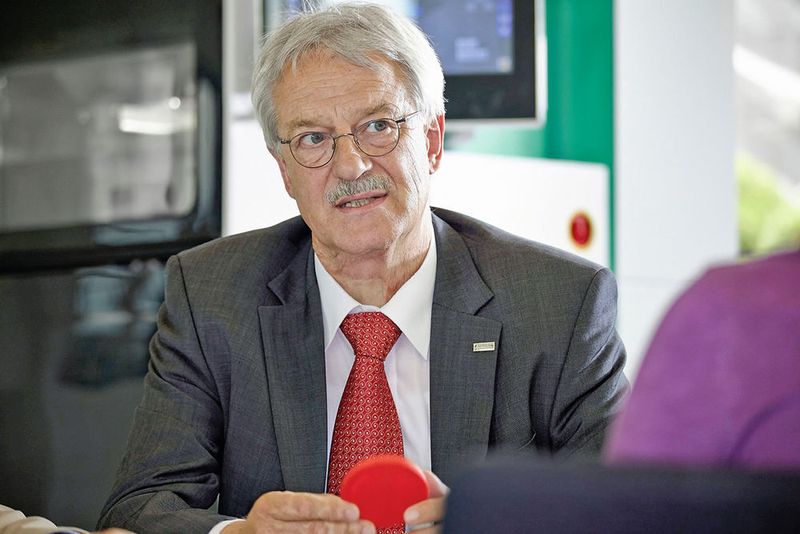 Dr. Eberhard Duffner von Arburg ist zuversichtlich: „In letzter Zeit haben wir Materialien sowie Werkstoffkombinationen untersucht, die durchaus Potenzial für die additive Fertigung von Serienteilen haben.“ (Arburg)