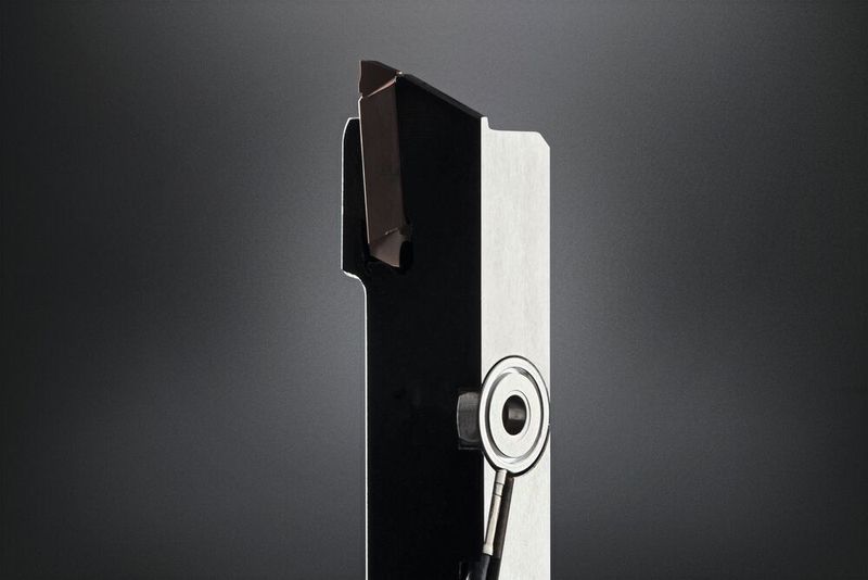 Zum Piezo Tool System gehört ein Piezo-Sensor, welcher die Zerspankraft nahe an der Schneide misst. (Kistler)