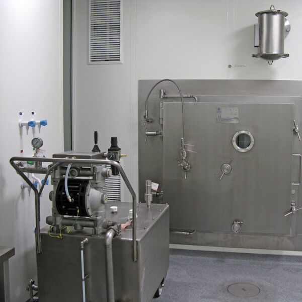 Production-scale Multispray Cabinet Dryers can be equipped with the new CIP Multispray Fast Washing System, which ensures complete cleaning of the dryer cabinet and shelves in just a few minutes. (Picture: Italvacuum)