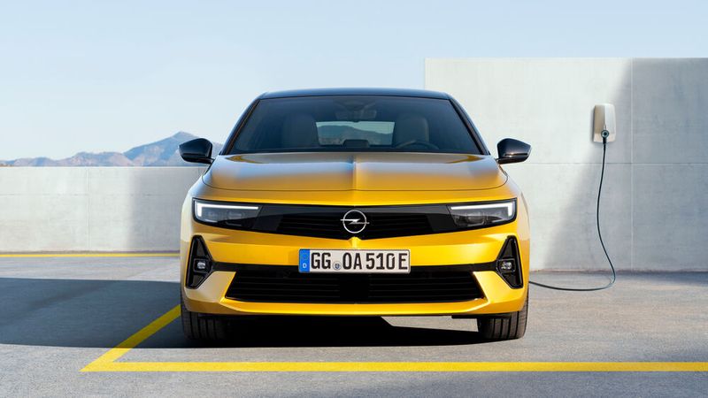 Preise für den neuen Astra sind noch nicht bekannt. Sie dürften wie üblich tendenziell über denen des Vorgängers liegen, der aktuell ab knapp 21.000 Euro zu haben ist. (Bild: Opel)