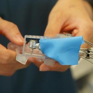 In future, the dental robot will be able to use sensors to check its position and correct it if necessary. (Source:  University of Basel/ Catherine Weyer)