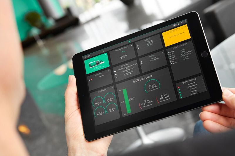 With the mobile ALS functions, users can always keep an eye on production, and its energy requirements can also be visualised and evaluated. (Source: Arburg)