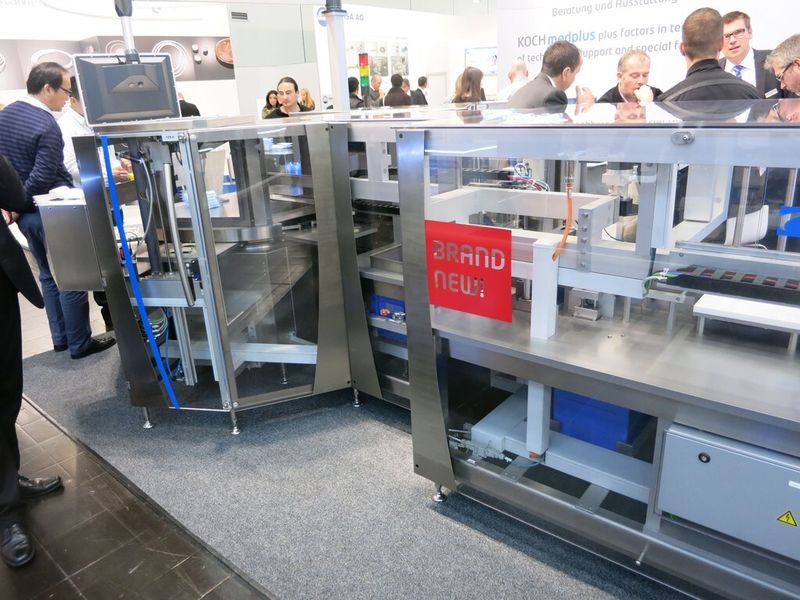 Koch Pac-Systeme hat die Siegelmaschine KS PO Medplus zum vollautomatischen Siegeln kleiner bis mittlerer Auflagen in transparente Blister aufgebaut. (Bild: Schäfer)