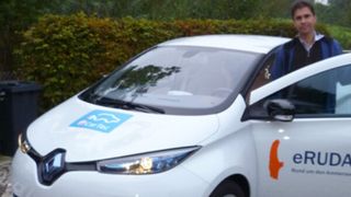 Werner Hillebrand-Hansen legte im Renault ZOE rein elektrisch 1054 Kilometer zwischen Flensburg und Füssen zurück (Bild: eRUDA)
