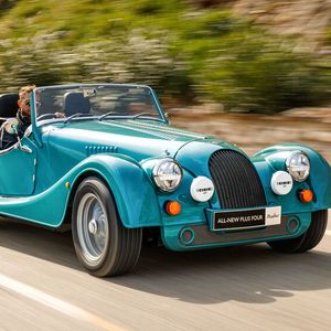 Die Ursprungsversion aus dem Jahr 2020 erkennt man hier gut an den einzeln verbauten Blinkern unter den Scheinwerfern.(Bild:  Morgan)