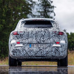 Behind the tailgate, the electric GLC is said to offer a 560-liter trunk.(Image: Mercedes-Benz)