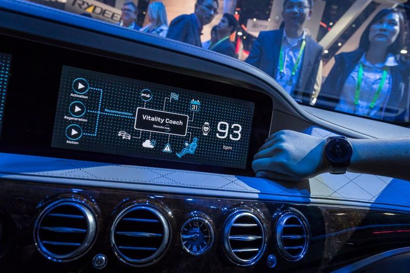 Das Auto überwacht die Gesundheitswerte des Fahrers. (Mercedes-Benz)
