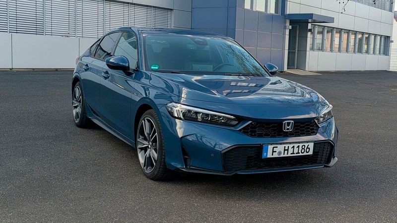 Das Design des aktuellen Honda Civic ist ein wenig wie eine Zeitreise in die Vergangenheit. (Bild:  Simon – VCG)