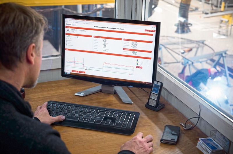 Der direkte Draht zum Schweißer: Xnet vernetzt beliebig viele MIG/MAG- und WIG-Schweißgeräte mit beliebig vielen PCs per LAN/WLAN oder USB-Stick. (Bild: EWM)