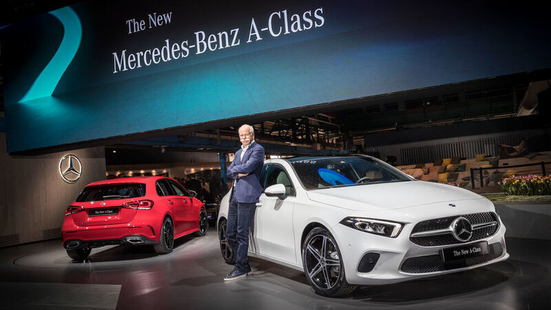Daimler-Chef Dieter Zetsche misst der A-Klasse große Bedeutung bei: Sie soll die junge „Generation Smartphone“ erreichen.  (Daimler)