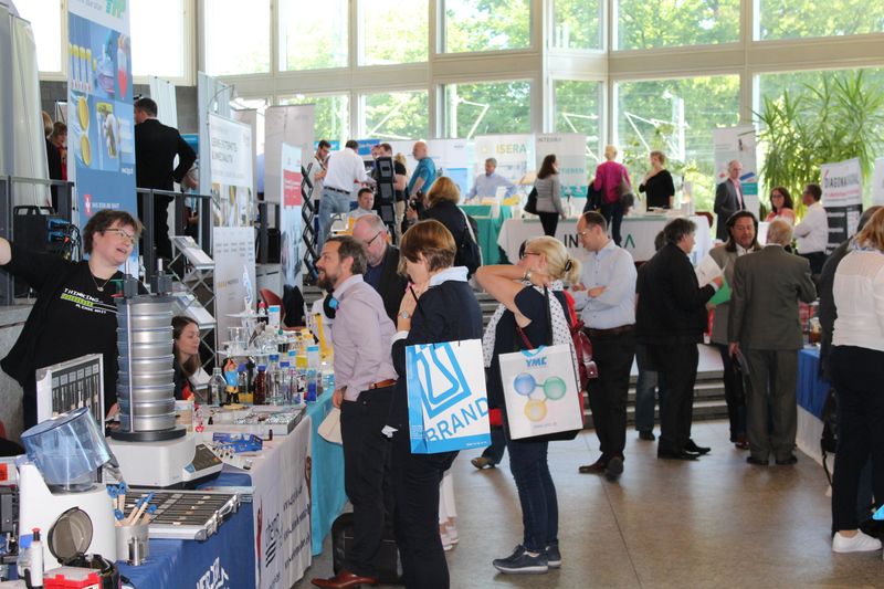 Impressionen der Lab-Supply Leverkusen vom 15. Mai 2019  Die dritte Station der Lab-Supply war in diesem Jahr das Forum Leverkusen. Hier sind ein paar visuelle Eindrücke vom Messetag und Besucherstimmen für Sie zusammengestellt. Die nächste Lab-Supply ist am 13. Juni 2019 in Berlin. Weitere Infos zu den kommenden Lab-Supply-Messen finden Sie auf www.lab-supply.info.   Lese-Empfehlung: Nachbericht zum erfolgreichen Auftakt der Lab-Supply in Wien. (Bild: C. Lüttmann, LABORPRAXIS)