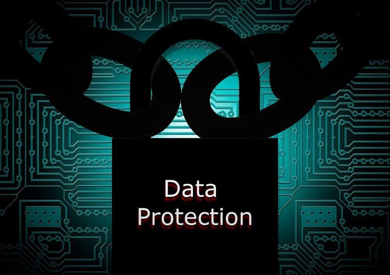 4. Nachlässige Unternehmen: Weniger als die Hälfte der Unternehmen wird bis Ende 2016 auf Cybersicherheit spezialisierte Experten beschäftigen. Zwar werden einige von ihnen erkennen, dass es Mitarbeiter braucht, deren Fokus einzig und allein auf der Integrität von Daten innerhalb und außerhalb des Unternehmens liegt. Ob es sich dabei um einen dedizierten „Data Protection Officer“ oder einen „Chief Risk Officer“ handelt oder die Aufgaben vom „Chief Information Security Officer“ übernommen werden, hängt von Faktoren wie der Größe des Unternehmens oder dem Budget ab.  Auch jüngste Entwicklungen wie das Urteil des Europäischen Gerichtshofs zur Safe-Harbor-Regelung mit den USA oder die kommende EU-Datenschutzrichtlinie fordern ein höheres Maß an Datenschutz; die gerade angesprochenen Sicherheitsbeauftragten werden bei der Einhaltung der Regeln der jeweiligen Länder, in denen Unternehmensdaten gespeichert werden, eine tragende Rolle spielen. Dennoch haben in diesem Punkt nicht alle Unternehmen ihre Hausaufgaben gemacht. (Bild: Pixabay.com)