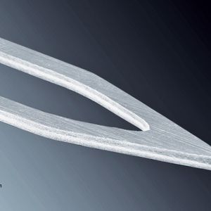 Mit dem Ätzverfahren produziert Micrometal definierte Spitzen, die schmerzfreie Einstiche ermöglichen. Bild: Micrometal