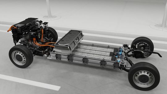 Statt der großen Batterie stecken im Unterboden des E-Jumpy drei Wasserstofftanks.(Bild:  Citroën)