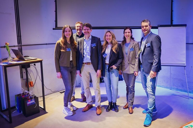 Mandy Greiser, Jan Willem Bolkesteijn (beide JCC), Nils Kohrt (PICTURE), Juliane Buch (Smart Documents), Elisabetta Casula (JCC) und Sven Buick (Smart Documents) waren die Gastgeber der Veranstaltung. (Bild: Juliane Buch / Smart Documents)