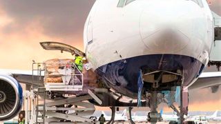 Jetzt fiel der Startschuss für das vom Fraunhofer-IML federführend geleitete Projekt „Digitales Testfeld Air Cargo“. Damit soll die Leistungsfähigkeit der Luftfracht-Transportkette durch eine bessere Vernetzung aller Beteiligten plus Digitalisierung gesteigert werden. Das BMVI stellt dafür rund 7 Millionen Euro zur Verfügung.  (Bild: VCG)