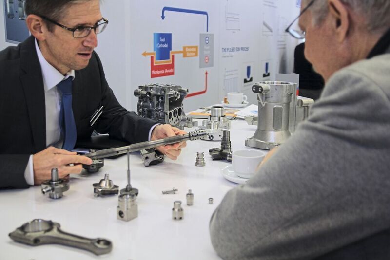 Ausstellung, Live-Vorführunge und der Austausch mit Experten machten den Emag-ECM-Technologietag, wie die Veranstalter sagen, zu einem unschlagbar nützlichen Event für alle Beteiligten. (Königsreuther)