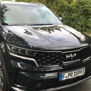 Das Design des gut 4,8 Meter langen SUVs ist gelungen.(Bild:  Michel – »kfz-betrieb«)