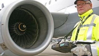 Am Frankfurter Flughafen sorgen Getac-Tablet-PC bei Fraport für das reibungslose Abheben der Passagier- und Frachtflieger. Bild: Andreas Meinhardt/Fraport (Archiv: Vogel Business Media)