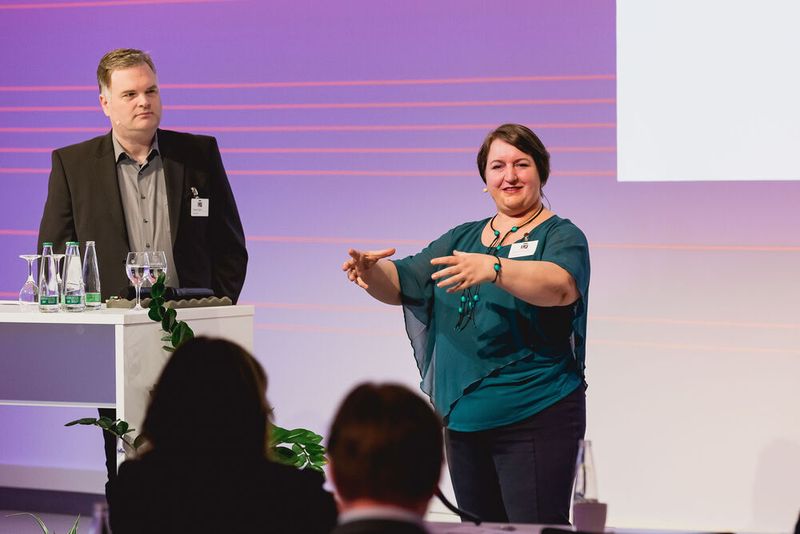 Der EMS-Tag 2024 in Würzburg bringt die Branche an einen Tisch, an dem Ideen und Lösungsansätze für Multikrisen diskutiert werden. (Bild: Stefan Bausewein)