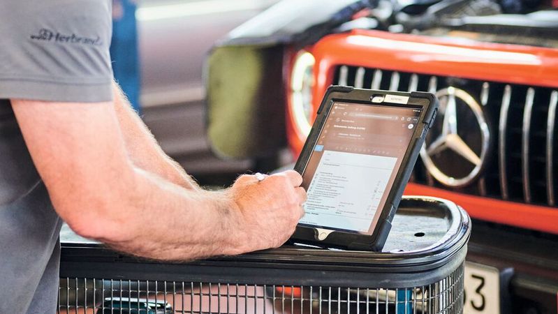 Digitalisierter Werkstattprozess: Die Herbrand-Gruppe setzt auf papierlosen Service und hat dafür Software entwickelt, die auch andere Kfz-Betriebe einsetzen können. Digitalisierter Werkstattprozess: Die Herbrand-Gruppe setzt auf papierlosen Service und hat dafür Software entwickelt, die auch andere Kfz-Betriebe einsetzen können.