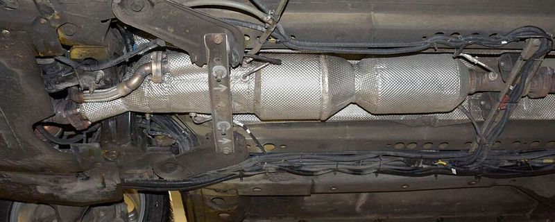 Am Unterboden eines Kompaktfahrzeugs ist wenig Platz für nachträgliche Um- oder Einbauten. (Bild:  Rosenow/»kfz-betrieb«)