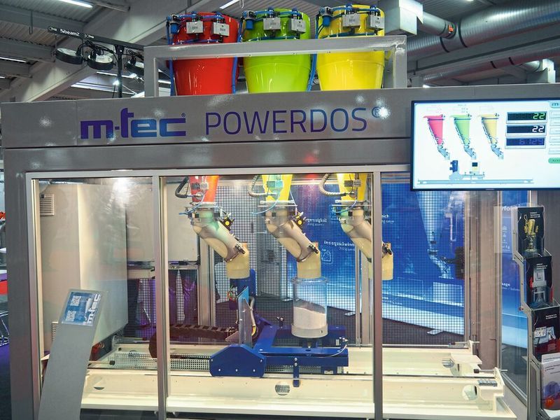 Powerdos ist ein modulares, vollautomatisch arbeitendes Kleinkomponenten-Dosiersystem. (Mühlenkamp)