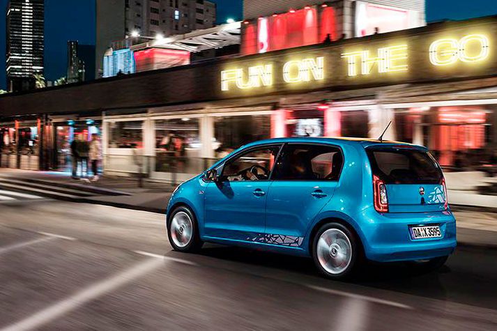 Damals gab es den neuen Farbton „Crystal-Blau Metallic“. Der Einstiegspreis des „Fun“ lag bei 11.760 Euro. (Skoda)