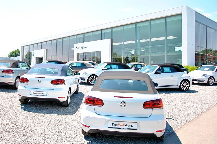 Kleine Stadt, großes Autohaus: Auch im beschaulichen Mainburg lassen sich gute Geschäfte machen, zeigt das VW-Autohaus Köhler. (Foto: Kampfmann)