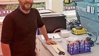 Dr. Bertrand Beckert hat den Aufbau von 100S-Ribosomen-Komplexen untersucht. (UHH/Koller)