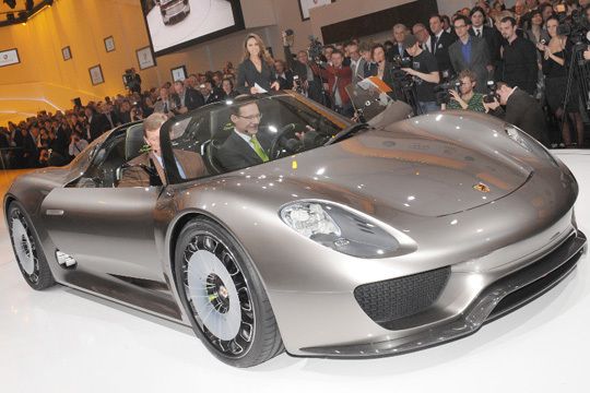 Porsche stellt auf dem Genfer Autosalon den neuen 918 Spyder vor.  (Archiv: Vogel Business Media)