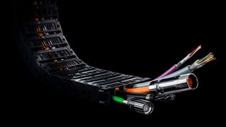 Mit dem Heluchain System zeigt Helukabel auf der SPS eine innovative Systemlösung für lineare Bewegungsanwendungen in Maschinen- und Anlagenbau und Automation.  (Bild: Helukabel)