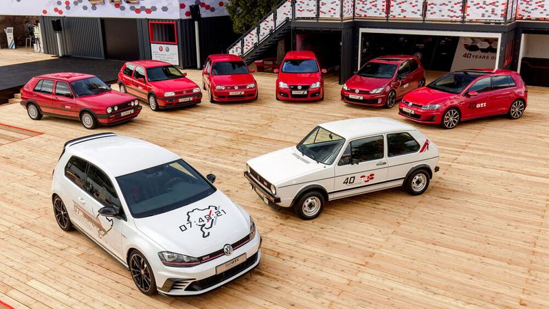 Sieben Generationen Golf GTI und rund zwei Millionen verkaufte Einheiten – dieser VW ist Kult und Vorbild für viele GTI-Nachahmer anderer Marken.(Bild:  Volkswagen AG)