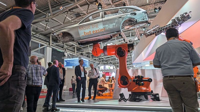1,5 Tonnen bewegt der neue Kuka KR Titan Ultra. (Bild: Ralf Steck)