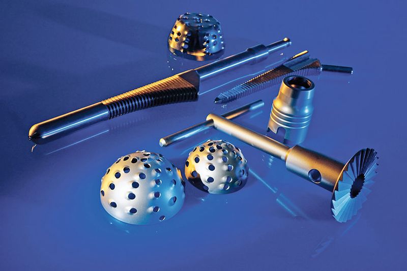 Für Medizintechnik-Teile sind die Anforderungen wesentlich höher als in der Industrie. Das gilt besonders für Teile, die dauerhaft im menschlichen Körper verbleiben wie beispielsweise orthopädische Implantate. (Härterei Gerster)