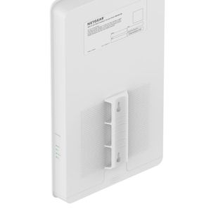 Der WAX610Y kann im Außenbereich bei Regen, Schnee und Sonne eingesetzt werden und hält Temperaturen zwischen -20 und -60 °C aus.(Bild:  Netgear)